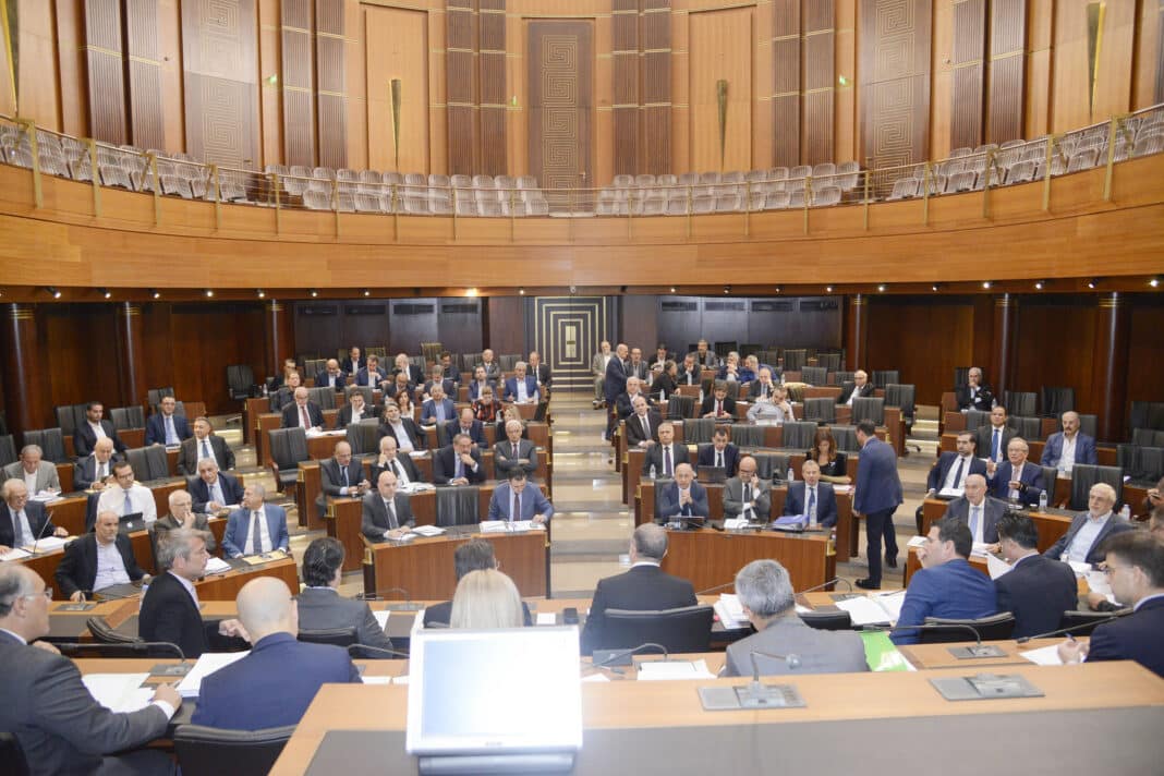 Alors que Mikati discute avec le FMI, les commissions interparlementaires discutent d'une loi de contrôle des capitaux polémique