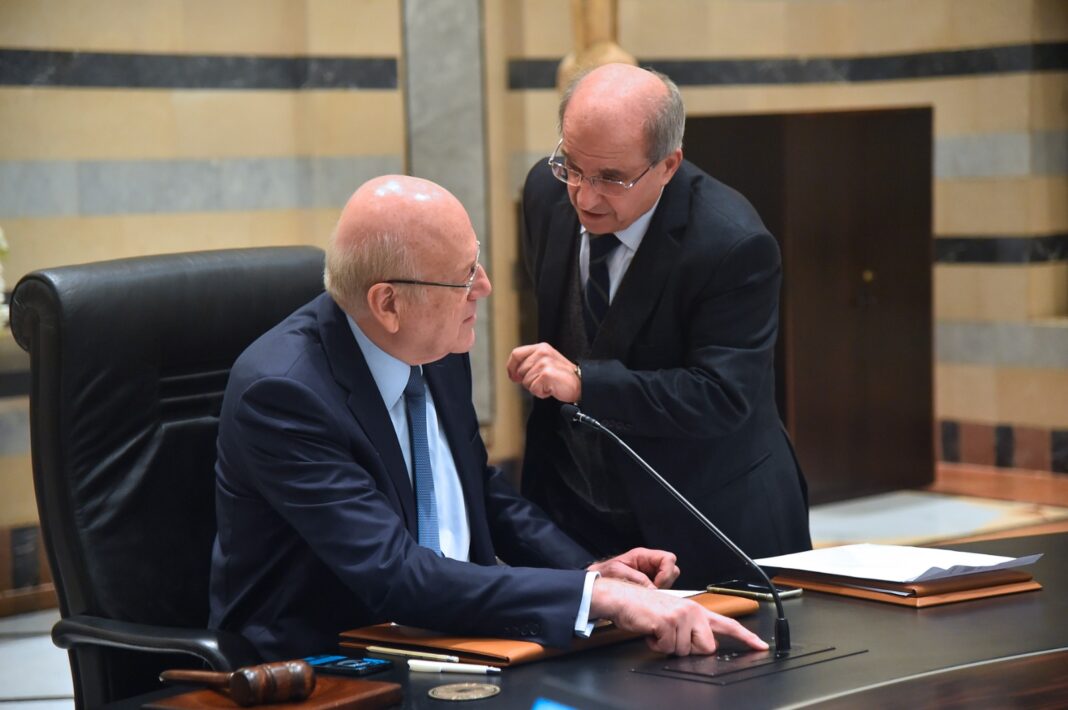 Najib Mikati accuse Israël de viser délibérément les journalistes après une frappe meurtrière dans le sud du Liban