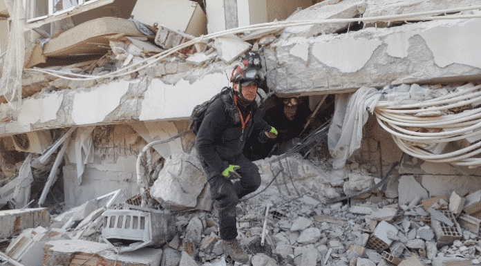 Un membre de l'équipe de secouristes libanais en Turquie. Crédit Photo: NNA.