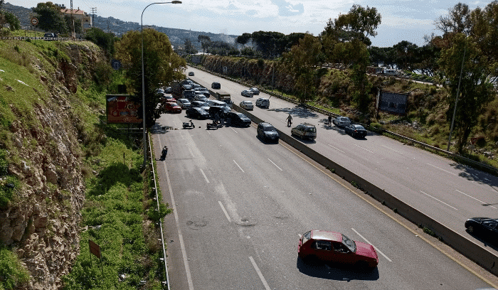 Liban/Crise: des routes coupées pour protester contre la détérioration des conditions sociales et économiques