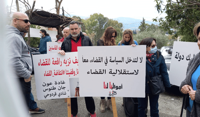 Manifestation devant le tribunal de Baabda en soutien avec la juge Ghada Aoun