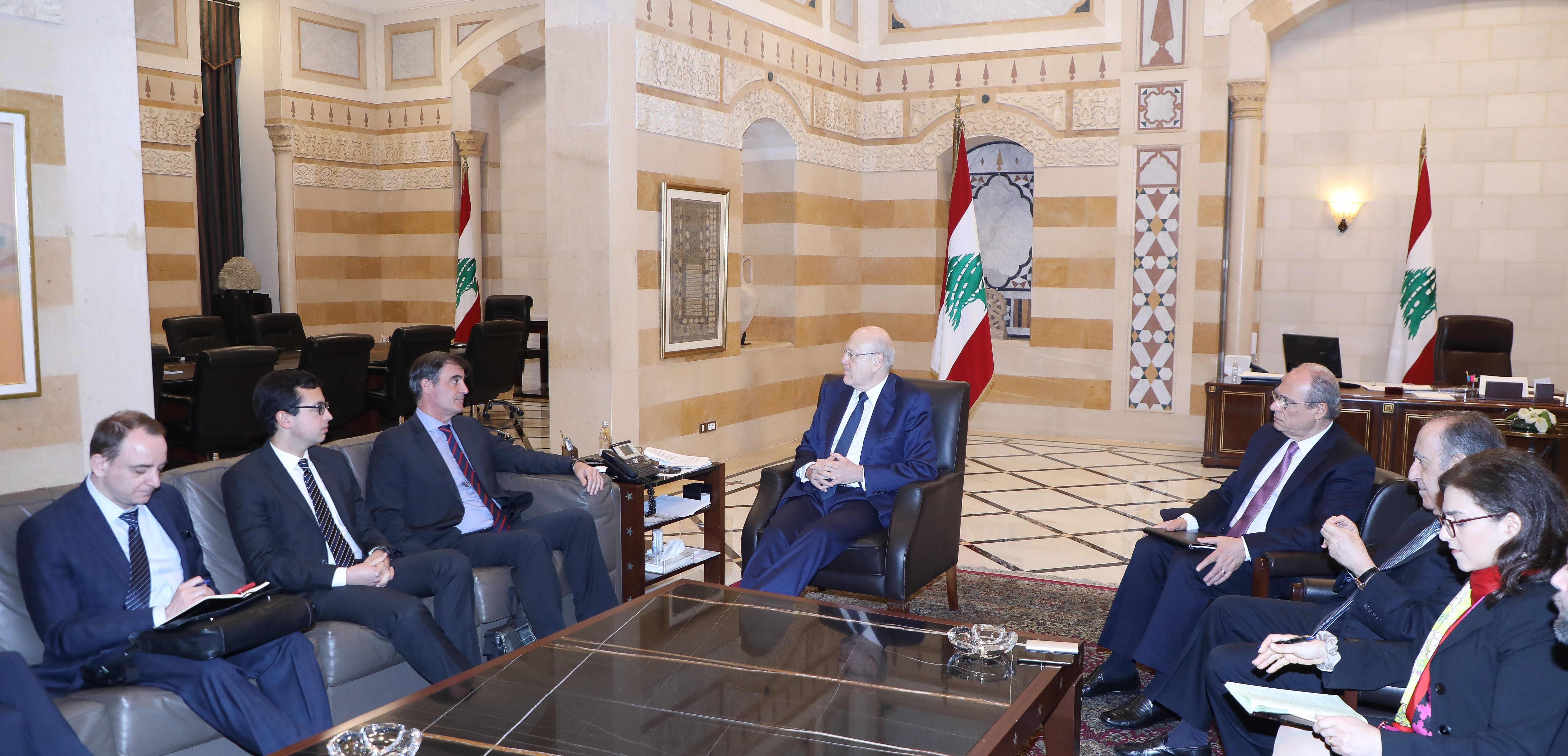 Le premier ministre avec la délégation du FMI, le 23 mars 2023. Crédit Photo: Dalati & Nohra