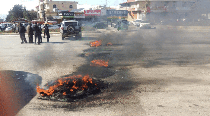 La route de Baalbeck fermée à la circulation. Crédit Photo: NNA
