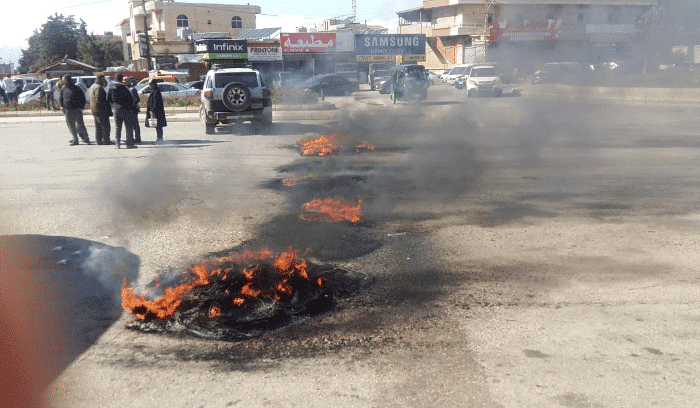 La route de Baalbeck fermée à la circulation. Crédit Photo: NNA