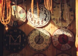 Najib Mikati tente de remettre les pendules à l’heure et maintient sa décision de reporter l’heure d’été au 21 avril ancient antique art business