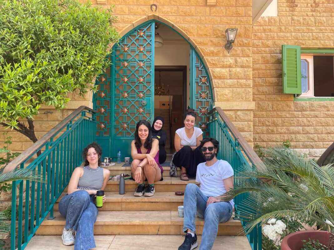 Les cinq artistes durant leur première résidence à Happinest, Wadi Shahrour © ArtEvolution