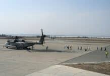 Hélicoptères CH-53 de l'USMC lors de l'évacuation des citoyens étrangers lors du conflit israélo-libanais de 2006 sur la base de la RAF d'Akrotiri.