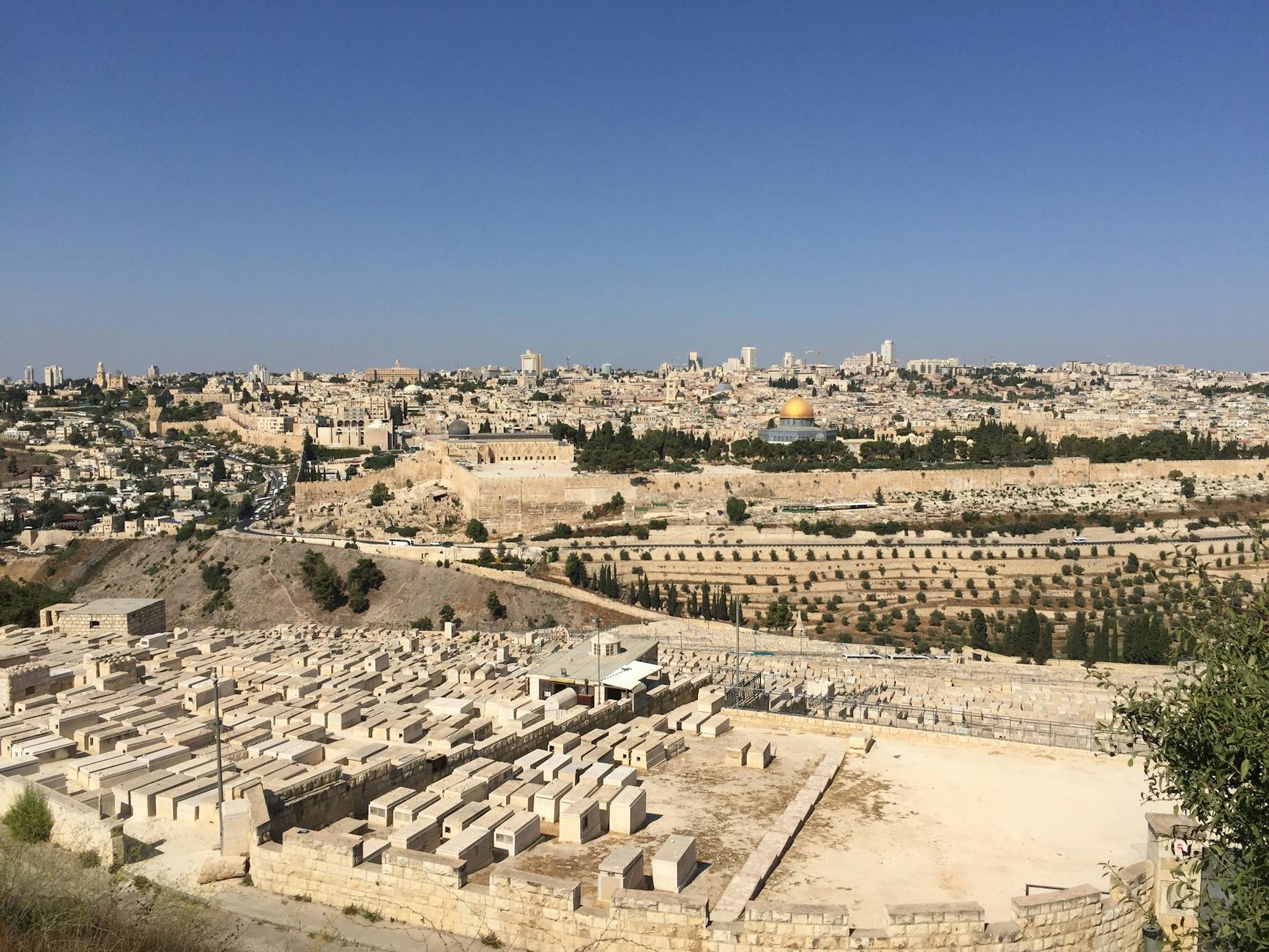 Le duo Israël/États-Unis face à la cohésion croissante des pays arabes et musulmans ancient city with old buildings on sunny day