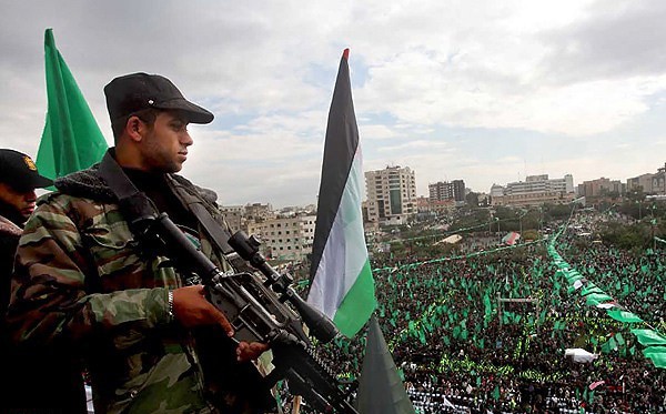 La genèse du Hamas : comment Israël a utilisé ce groupe pour affaiblir l’OLP et opprimer les Palestiniens Description Anglais: 25th anniversary of Hamas celebrated in Gaza Date 8 December 2012 Source farsnews.ir (Direct URL: https://media.farsnews.ir/Uploaded/Files/Images/1391/09/18/13910918213451591_PhotoL.jpg) Author Hadi Mohammad