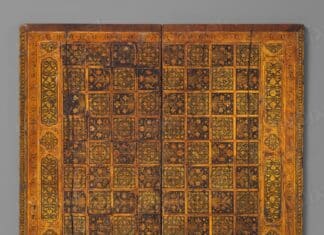 Liban : Suspension officielle de la Grève des Fonctionnaires en Attente de Clarifications sur les Augmentations Salariales Painted and Inlaid Game Board