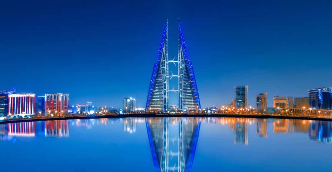 bahrain world trade center at dusk