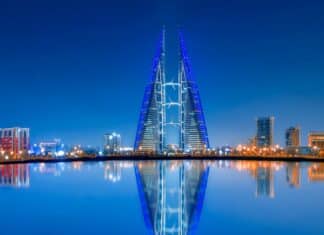 Bahreïn : un royaume à l’état de sauvagerie bahrain world trade center at dusk