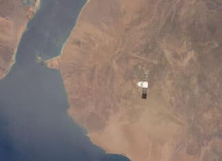 Comment le conflit Israël-Hamas redessine les routes du transport maritime Dragon Capsule Over Gulf of Aden, Red Sea (NASA, International Space Station, 04/20/14)