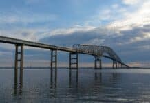 Effondrement spectaculaire d'un pont à Baltimore, les recherches toujours en cours pour retrouver des victimes