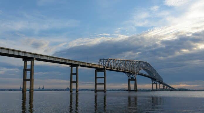 Effondrement spectaculaire d'un pont à Baltimore, les recherches toujours en cours pour retrouver des victimes