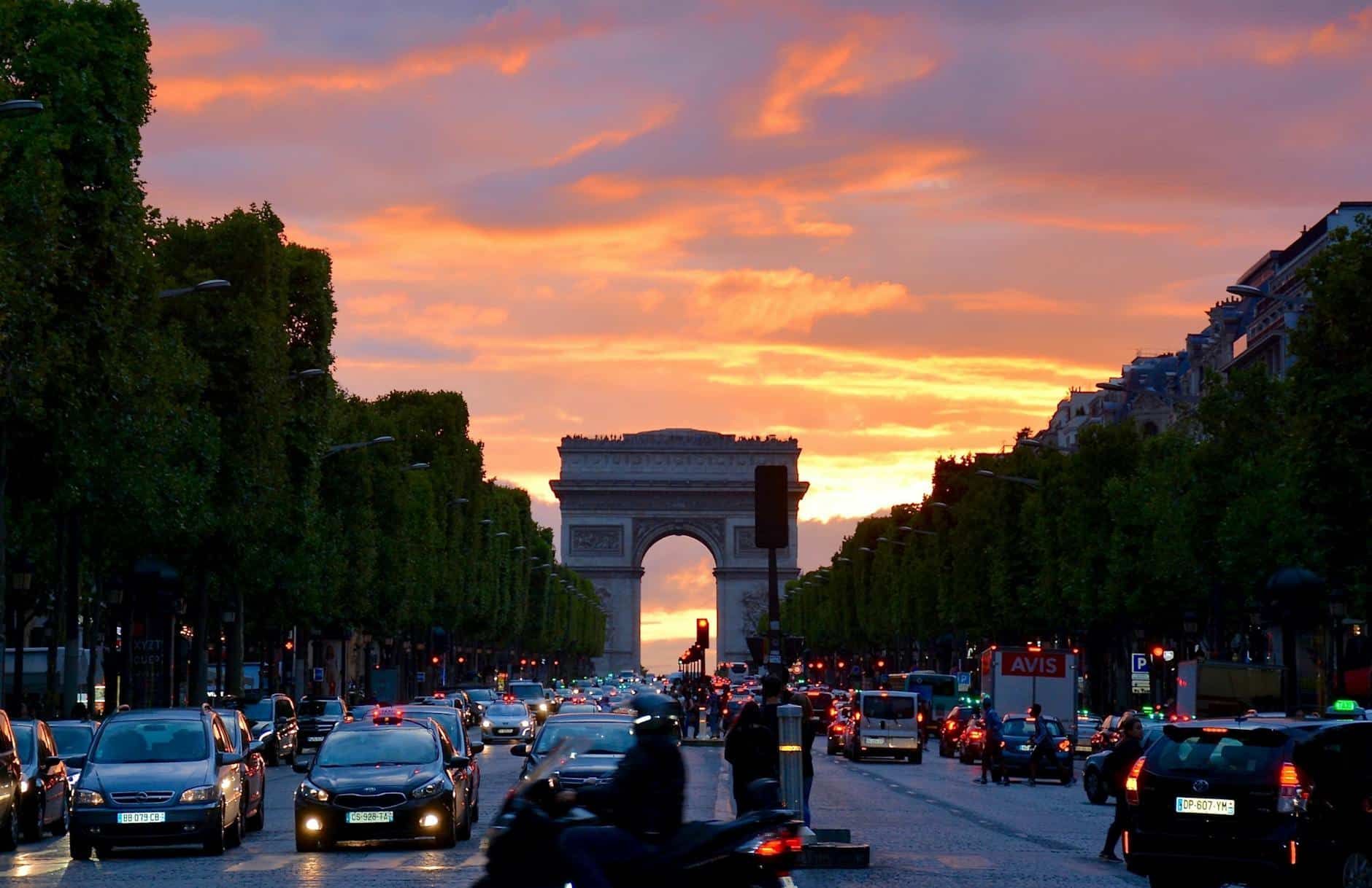 L’affaire Riad Salamé devant la Cour de cassation française annonce le ministre libanais de la justice crowded street with cars along arc de triomphe