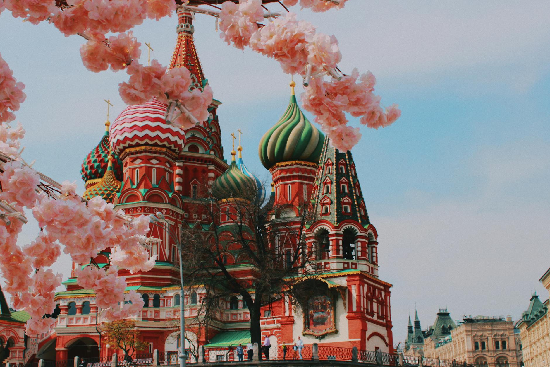 Daech revendique l’attaque qui a visé un centre commercial de Moscou st basil s cathedral