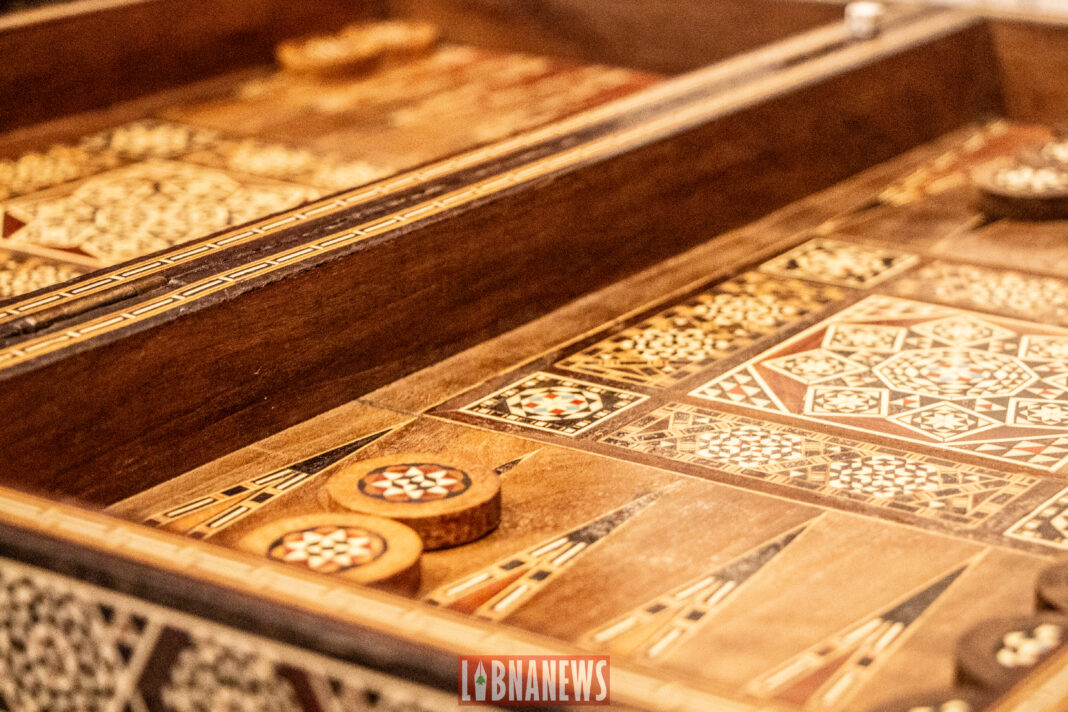 Libnanews tawleh (1 sur 1) une table de jeu