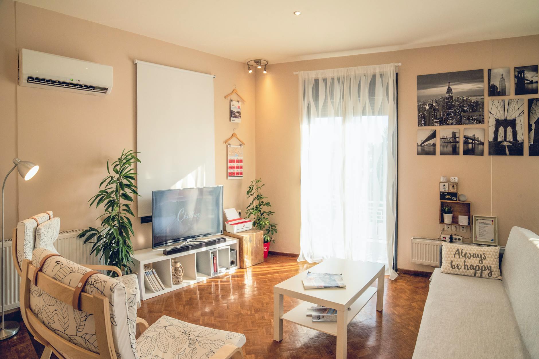 Vers une régulation de Airbnb au Liban ? Appel à l’action du député Hakob Tarzian house interior photo