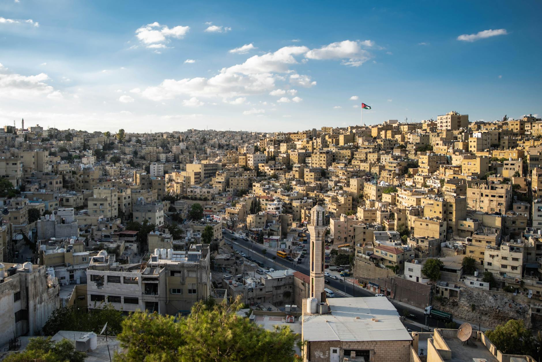 La Jordanie indique qu’elle tentera d’intercepter les missiles israéliens en cas de représailles aerial view of buildings