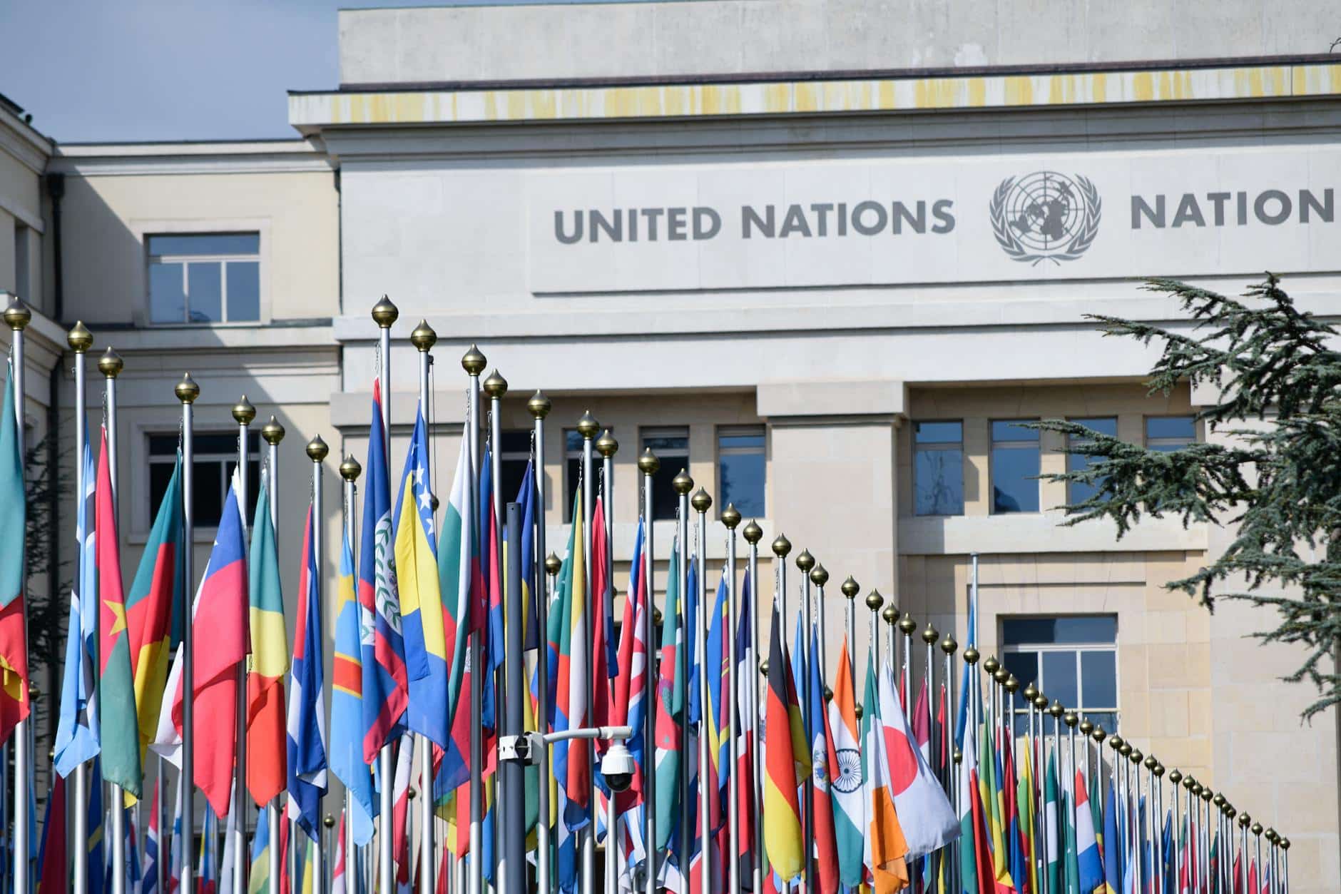 Le Liban dépose une nouvelle plainte à l’ONU contre les agressions israéliennes flags of countries in front of the united nations office at geneva