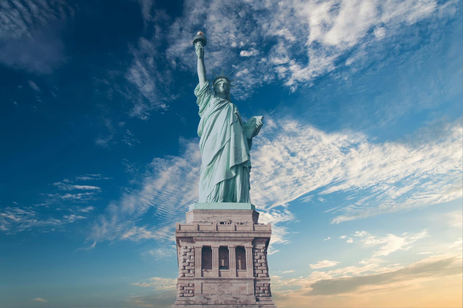 Une plainte collective déposée contre plusieurs banques libanaises et Riad Salamé aux Etats-Unis statue of liberty new york