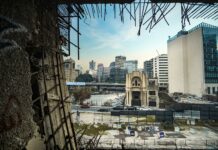 Édito: Le 13 avril, le Liban, les bruits de botte et les séquelles de la guerre civile toujours présentes concrete buildings in beirut