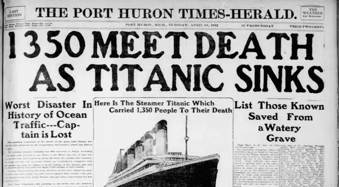 Announcing sinking Titanic