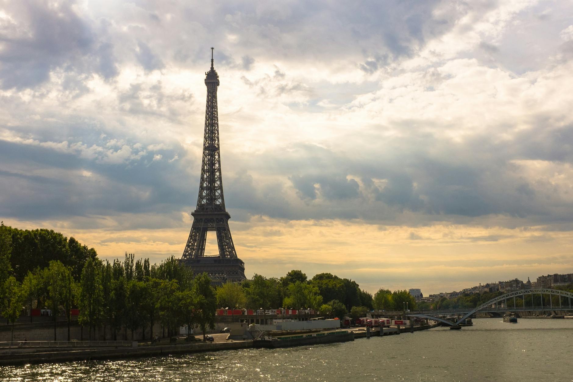 eiffel tower during daytime