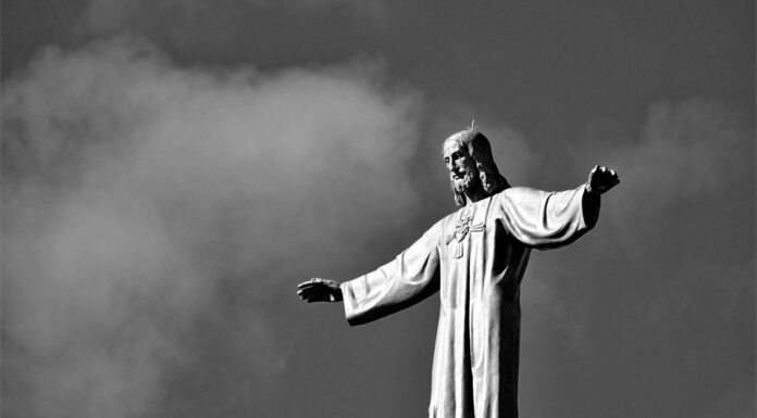 statue of jesus