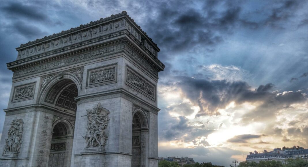 grey arc de triumph