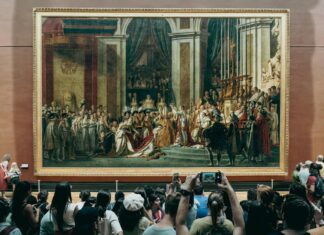 Napoléon 1er et le Liban : Une relation historique méconnue people taking photos of the painting hanging on the wall