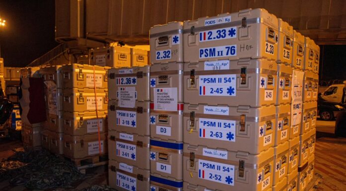 French FM Jean-Noël Barrot: I arrive this evening in Beirut where France is engaged in the protection of civilians. These are 12 tons of medical equipment delivered by @EtatMajorFR that I handed over to our Lebanese partners. They will treat 1000 seriously injured people. We will always be alongside civilians