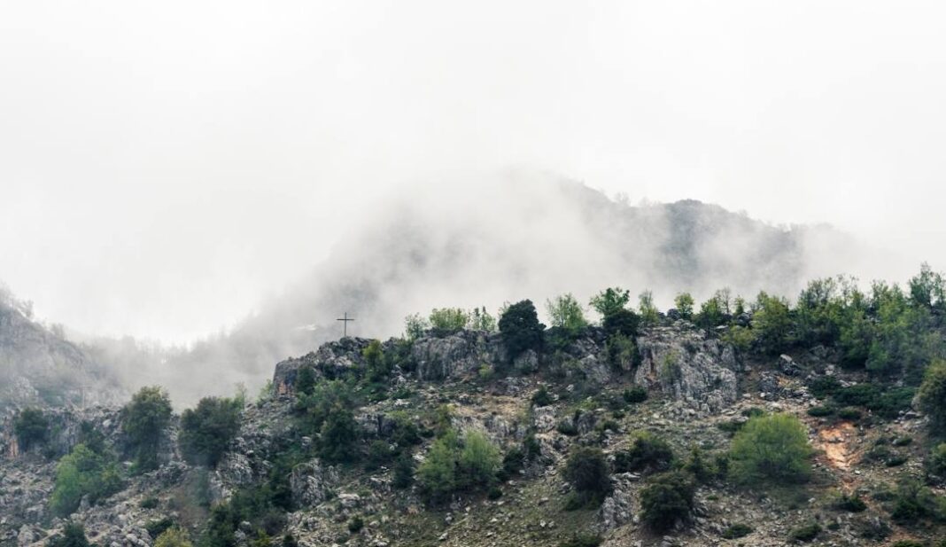 Un missile frappe une zone montagneuse entre Almat et Ehmej