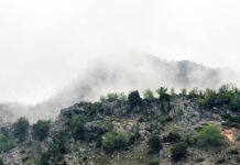 Un missile frappe une zone montagneuse entre Almat et Ehmej