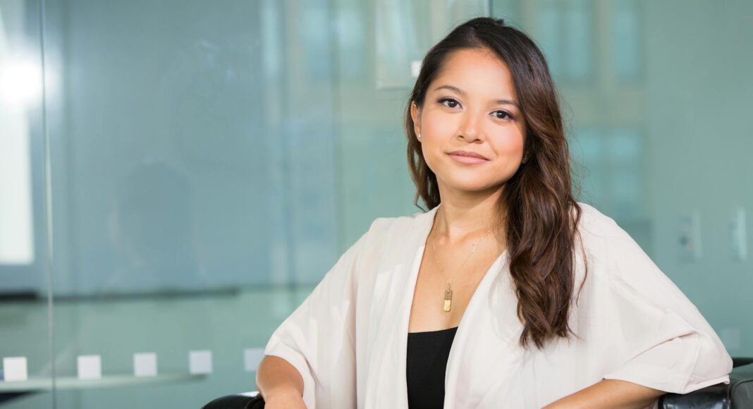 woman wearing white shirt