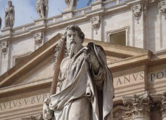 Saint Paul (Saul de Tarse) : L’Apôtre des Nations et Son Passage au Liban statue of saint paul in vatican city