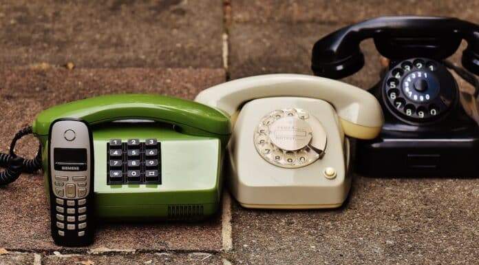 black rotary phone