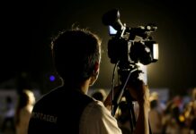 Sud Liban: Deux journalistes tués dans l’exercice de leur métier shallow focus photo of cameraman