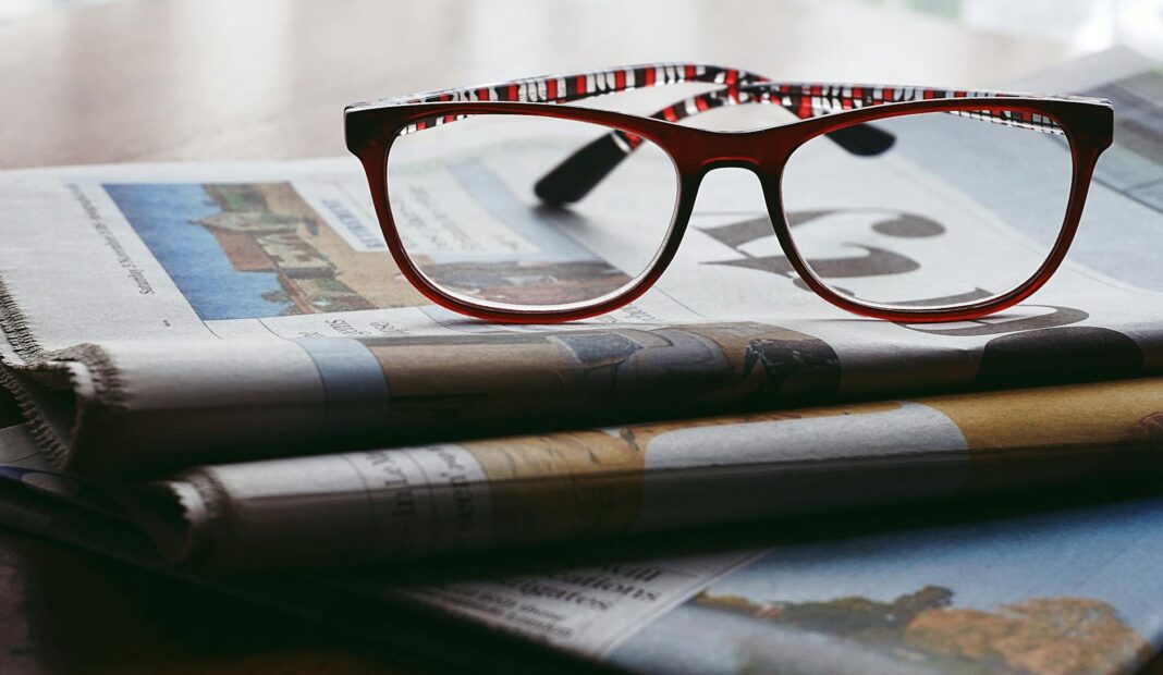 black and red frame eyeglasses