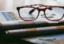 black and red frame eyeglasses