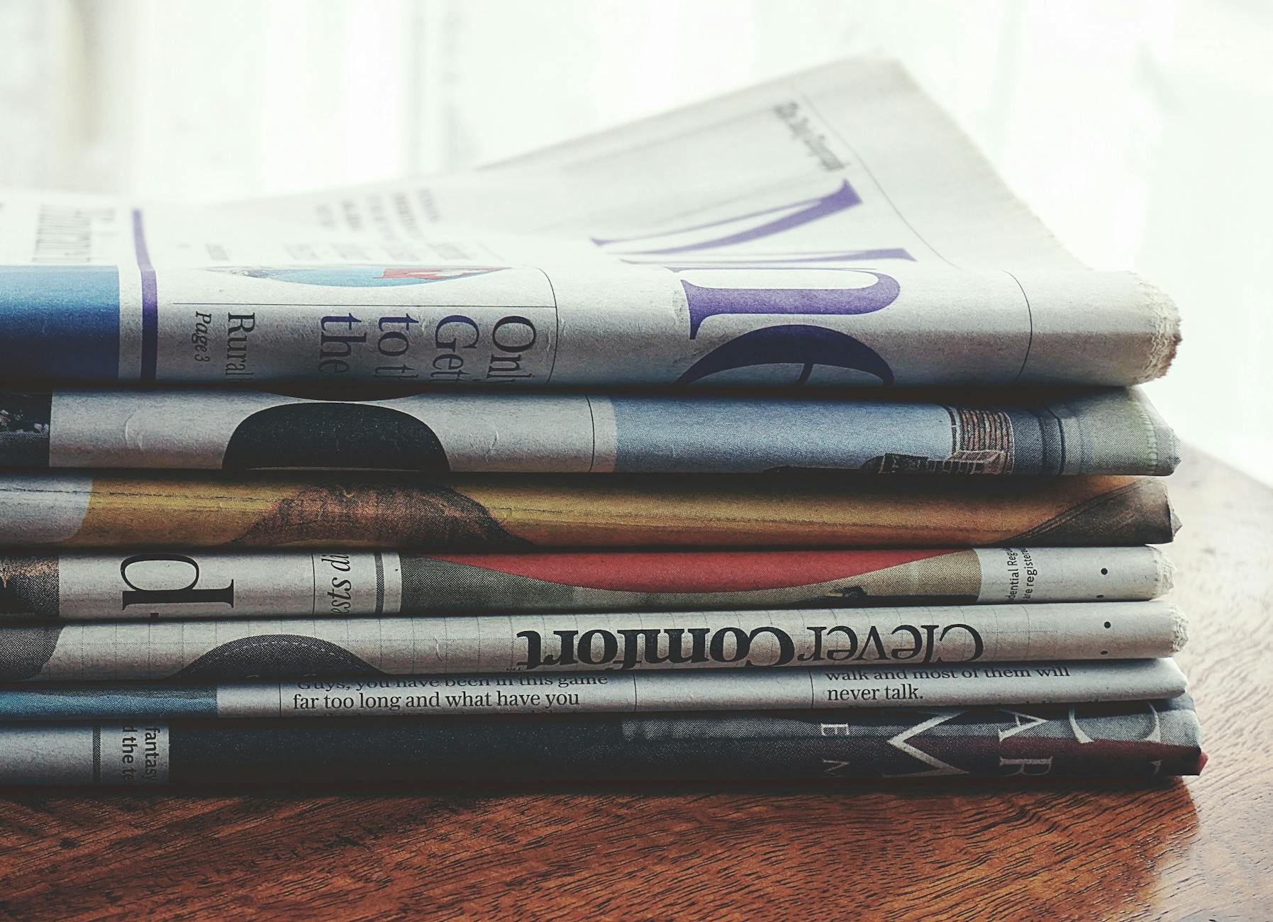 Dans la presse: Le spectre de nouvelles manifestations sociales au Liban stack of newspapers