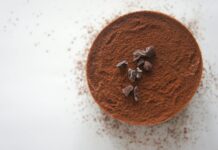 Le Chocolat et le Liban : Quand gourmandise, Grand-mère et héritage se Croisent close up photography of cocoa powder