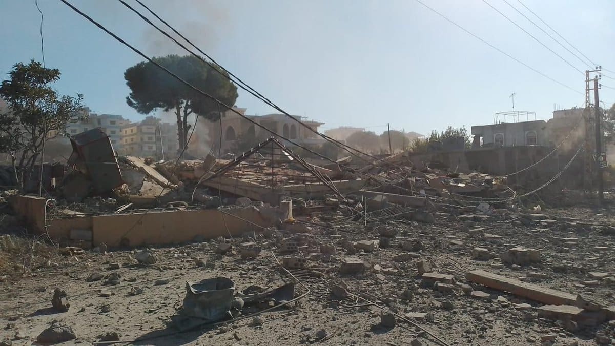 Point à 12h: entre diplomatie avec Amos Hochstein et combats Massive destruction due to bombing of the town of Kafr Tibnit, south Lebanon