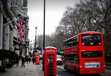 David Lammy appelle à des cessez-le-feu urgents à Gaza et au Liban lors de sa visite au Moyen-Orient london-street-phone-cabin-163037.jpeg