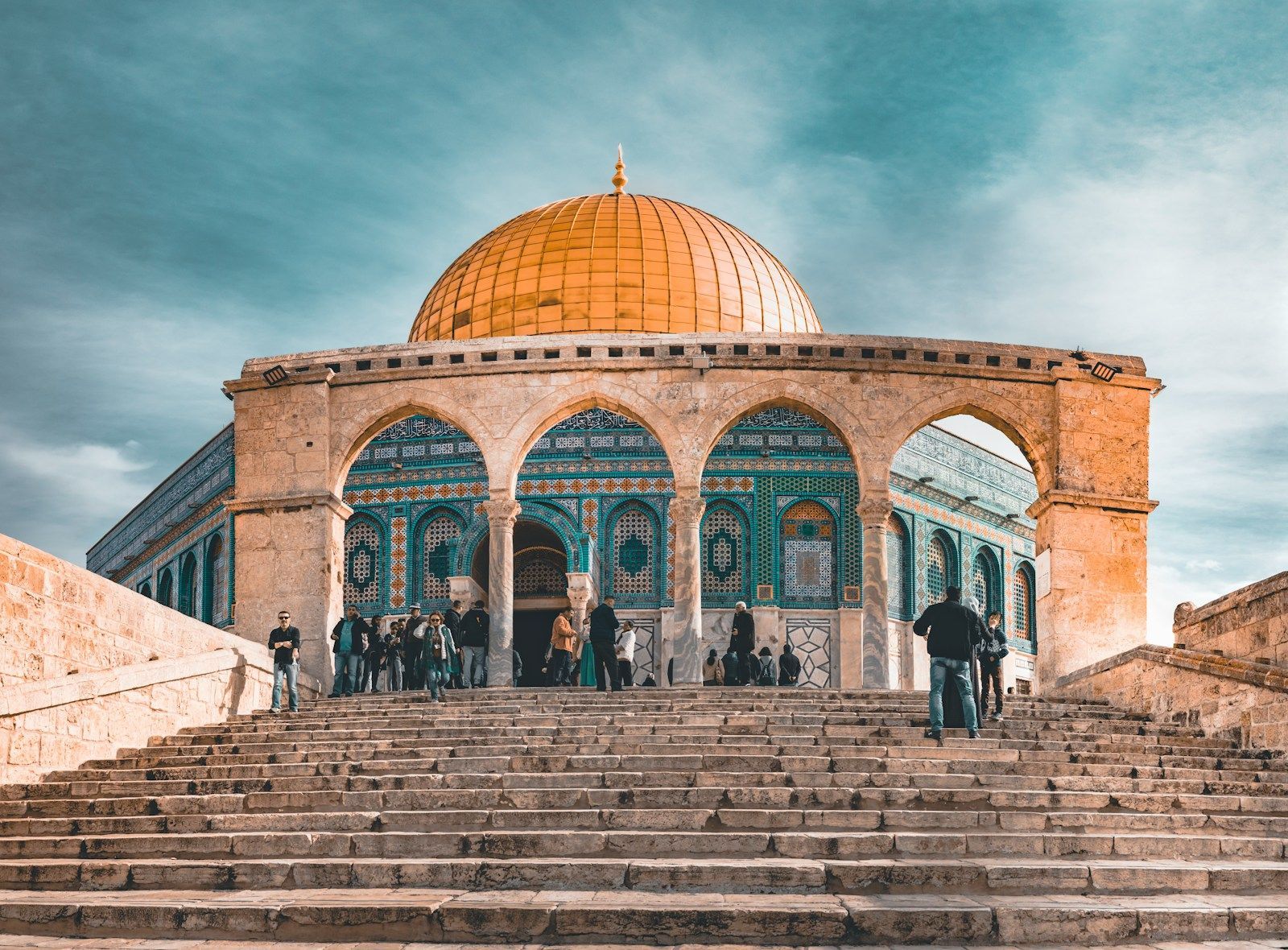 Négociations Israël-Liban : un accord sur le droit à l’autodéfense en cas d’attaque orange and blue dome mosque