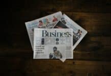 Revue de presse du 26 novembre: Avancées significatives pour un cessez-le-feu a stack of newspapers sitting on top of a wooden table