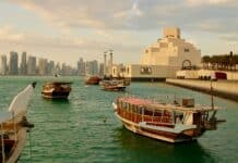 Doha, arbitre des crises du Moyen-Orient ? boats in the water