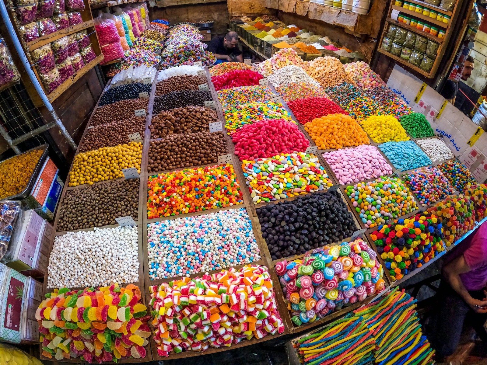 La communauté internationale face à la chute du régime syrien a large display of candy