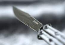 Les assassinats ciblés et l’exode des chrétiens en Syrie après la chute de Bachar el-Assad A close up of a knife on a table